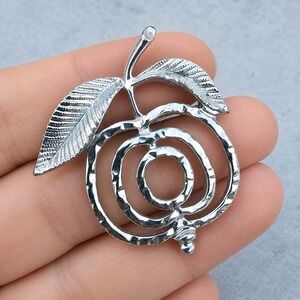Vintage Sarah Coventry Silver Tone Apple Brooch Pin Textured Fruit Design